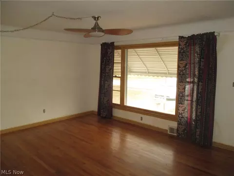 1742 Ridgeview Dr, Wickliffe, OH 44092 photo 2
