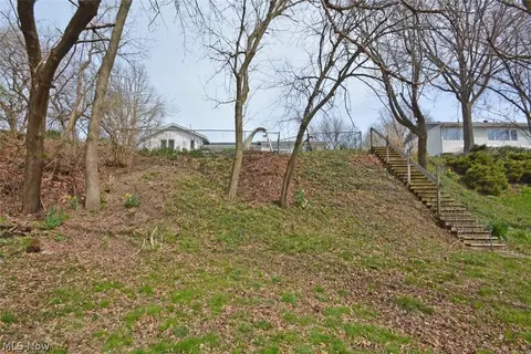180 Crestview Dr, Elyria, OH 44035 photo 33