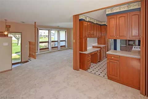 180 Crestview Dr, Elyria, OH 44035 photo 7