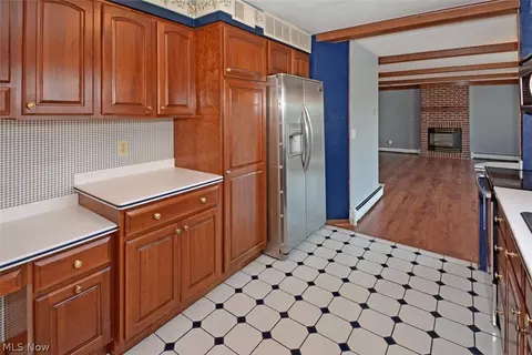180 Crestview Dr, Elyria, OH 44035 photo 12