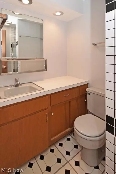 180 Crestview Dr, Elyria, OH 44035 photo 23