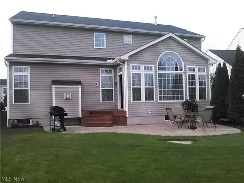 173 Stonepointe Dr, Berea, OH 44017 photo 2