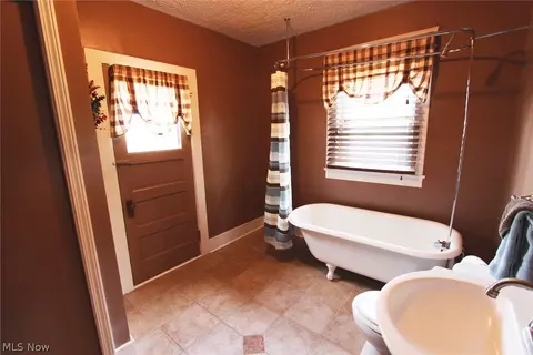 2031 E 29th St, Lorain, OH 44055 photo 11