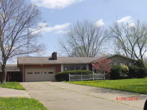 3912 Rolling Ridge Rd NE, Canton, OH 44721 photo 1