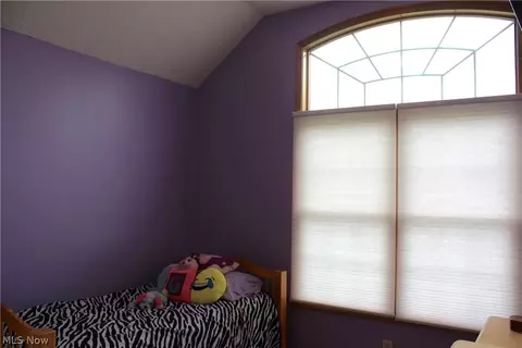 353 Pemberton Dr, Elyria, OH 44035 photo 16
