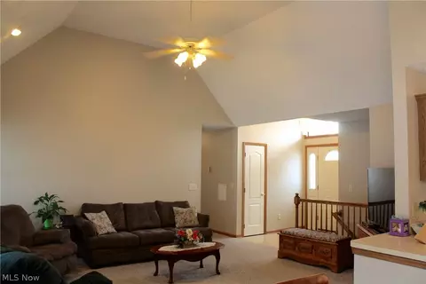 353 Pemberton Dr, Elyria, OH 44035 photo 5