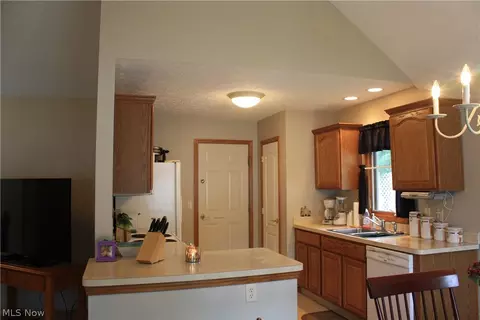 353 Pemberton Dr, Elyria, OH 44035 photo 7