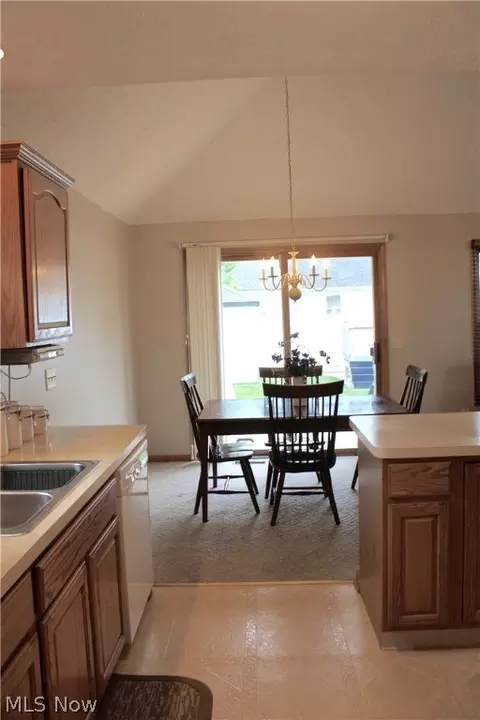 353 Pemberton Dr, Elyria, OH 44035 photo 10