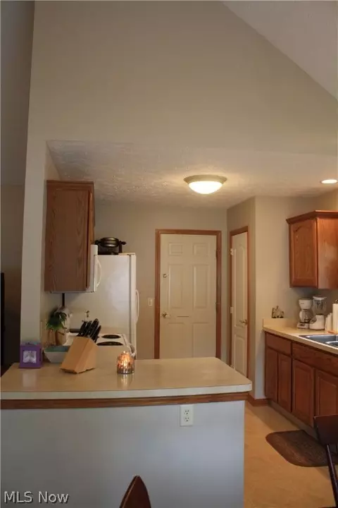 353 Pemberton Dr, Elyria, OH 44035 photo 8