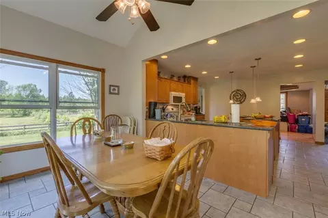 13155 Radcliffe Rd, Chardon, OH 44024 photo 7