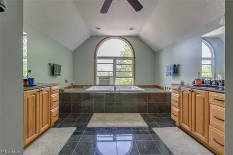 13155 Radcliffe Rd, Chardon, OH 44024 photo 9