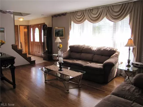 344 E 276th St, Euclid, OH 44132 photo 5