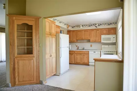 2941 Hetzel Dr, Parma, OH 44134 photo 8