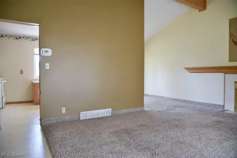2941 Hetzel Dr, Parma, OH 44134 photo 6