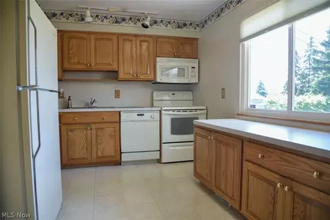 2941 Hetzel Dr, Parma, OH 44134 photo 9