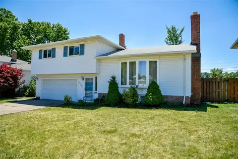 2941 Hetzel Dr, Parma, OH 44134 photo 2