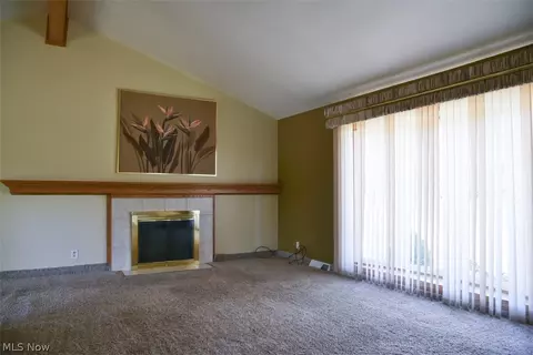 2941 Hetzel Dr, Parma, OH 44134 photo 3