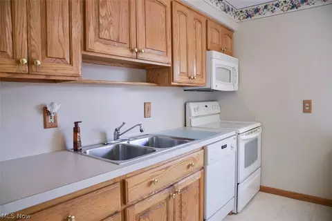 2941 Hetzel Dr, Parma, OH 44134 photo 11