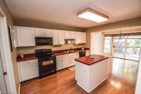 4177 Apache Pl, Copley, OH 44321 photo 2