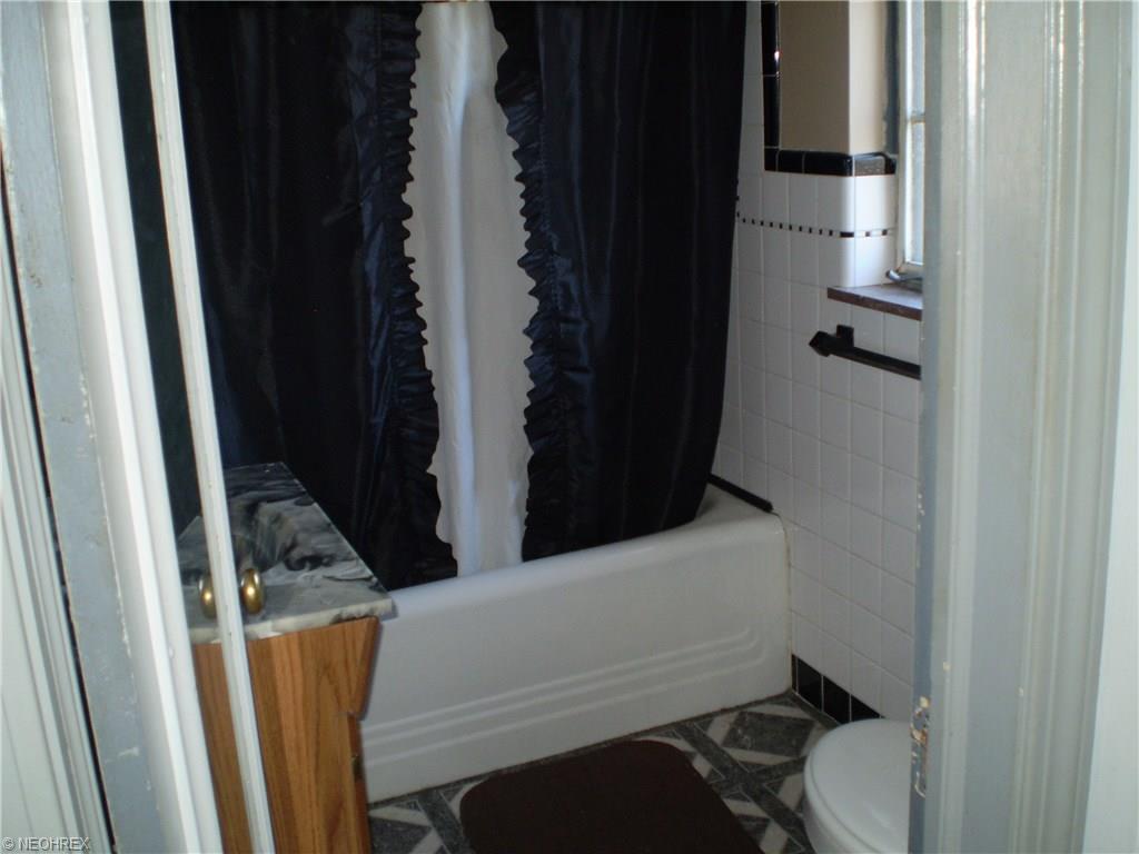 367 E 211th St, Euclid, OH 44123 photo 7