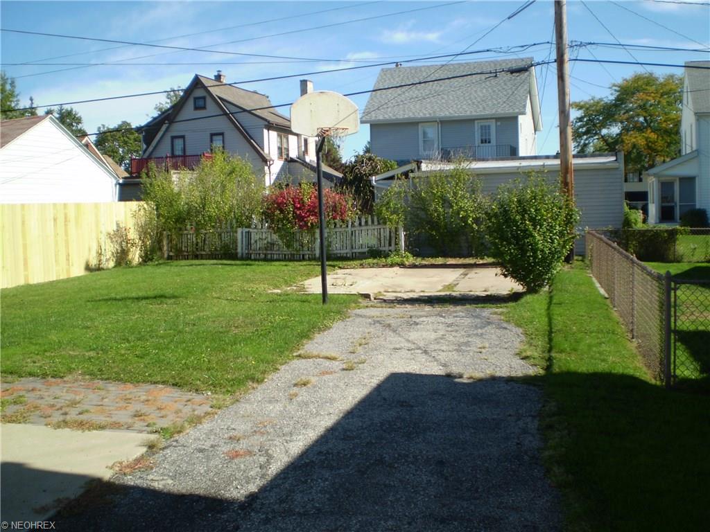 367 E 211th St, Euclid, OH 44123 photo 5