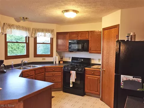 5785 Tyro St NE, Canton, OH 44721 photo 9