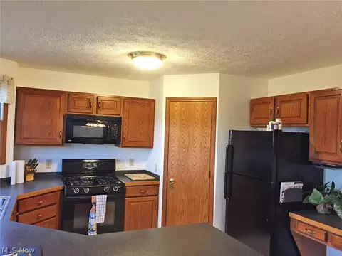 5785 Tyro St NE, Canton, OH 44721 photo 10