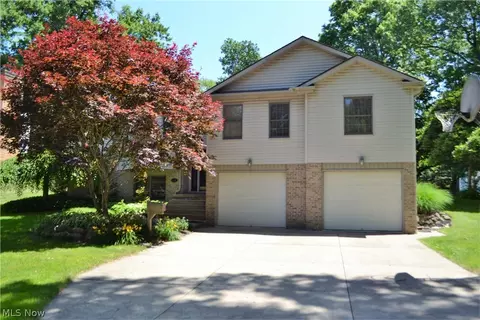 1524 Dunkeith Dr NW, Canton, OH 44708 photo 1