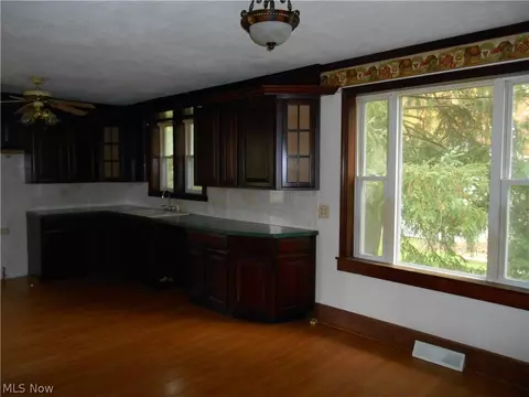 645 E Ohio Ave, Sebring, OH 44672 photo 5