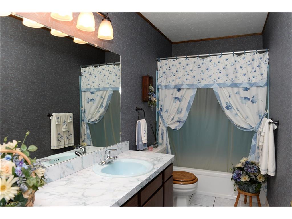 7212 Antoinette Dr, Parma, OH 44129 photo 6
