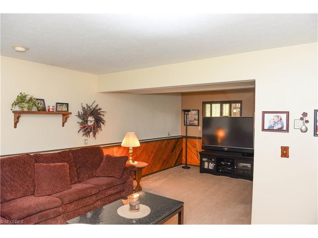 7212 Antoinette Dr, Parma, OH 44129 photo 5