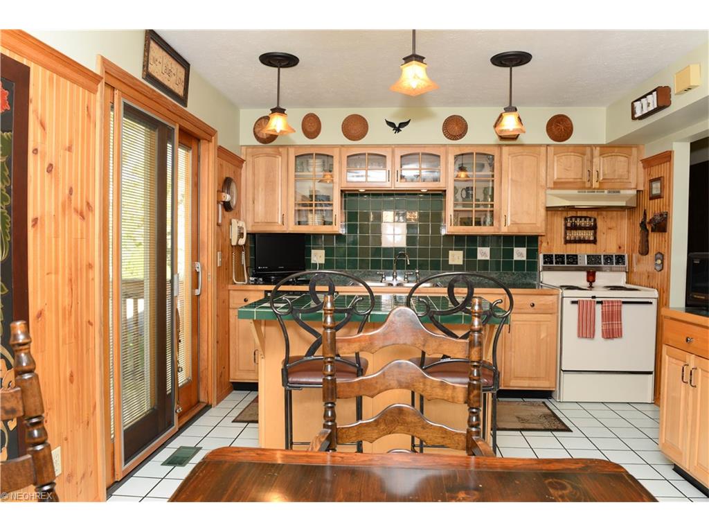 7212 Antoinette Dr, Parma, OH 44129 photo 3