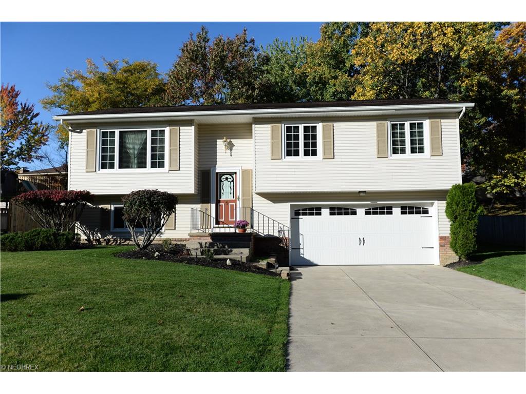 7212 Antoinette Dr, Parma, OH 44129 photo 1