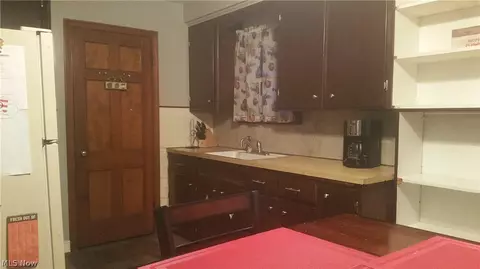 7404 Thornton Dr, Parma, OH 44129 photo 9