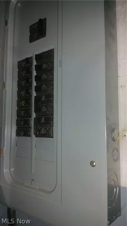 7404 Thornton Dr, Parma, OH 44129 photo 17