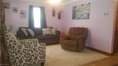 7404 Thornton Dr, Parma, OH 44129 photo 2
