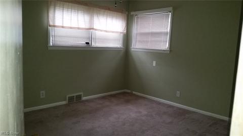 2121 Sunset Dr, Wickliffe, OH 44092 photo 4