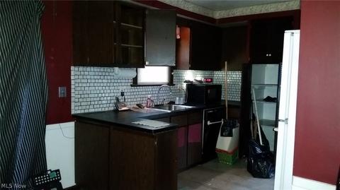 2121 Sunset Dr, Wickliffe, OH 44092 photo 2