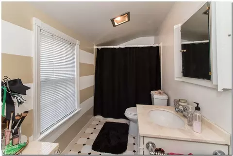 556 Washington Ave, Elyria, OH 44035 photo 33