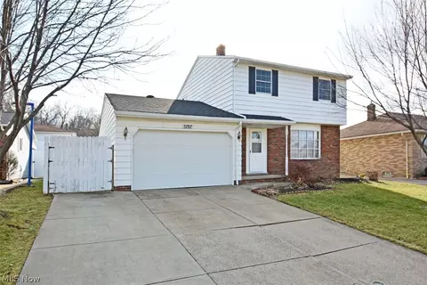 5707 Williston Dr, Parma, OH 44129 photo 2
