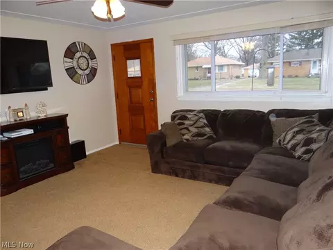 464 High St, Elyria, OH 44035 photo 7
