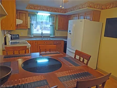 464 High St, Elyria, OH 44035 photo 8