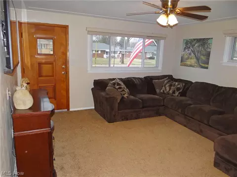 464 High St, Elyria, OH 44035 photo 5