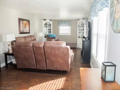 3230 Ruby Ave NW, Massillon, OH 44647 photo 2