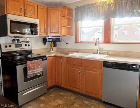 3230 Ruby Ave NW, Massillon, OH 44647 photo 4
