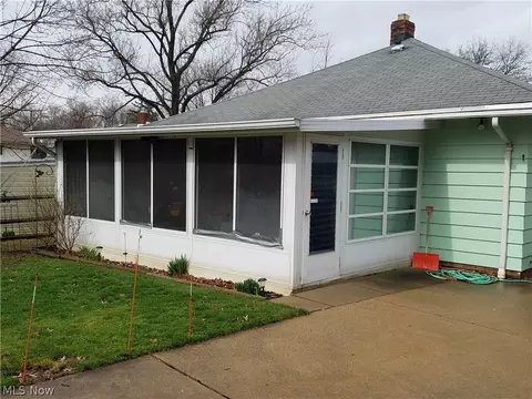14400 Summit Ave, Maple Heights, OH 44137 photo 3