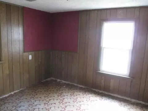 44 Walnut St, Struthers, OH 44471 photo 5