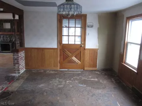 44 Walnut St, Struthers, OH 44471 photo 3