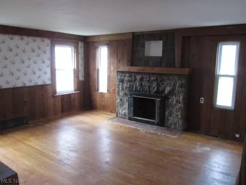 44 Walnut St, Struthers, OH 44471 photo 2