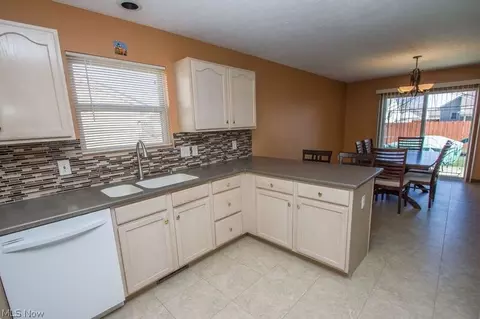 308 Kansas Ave, Elyria, OH 44035 photo 8